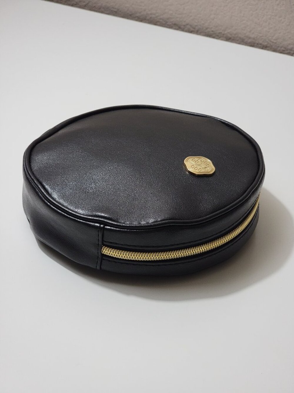 Shiseido Makeup Bag Round Black Wristlet Pouch Gold Medallion Cosmetic Bag - Picture 4 of 9